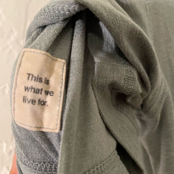 Vuori Men’s Strato Tech Short Sleeve Shirt. XL. Light blue/grey. EUC. - Picture 7 of 10